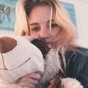 Meet your Posher, Caroline